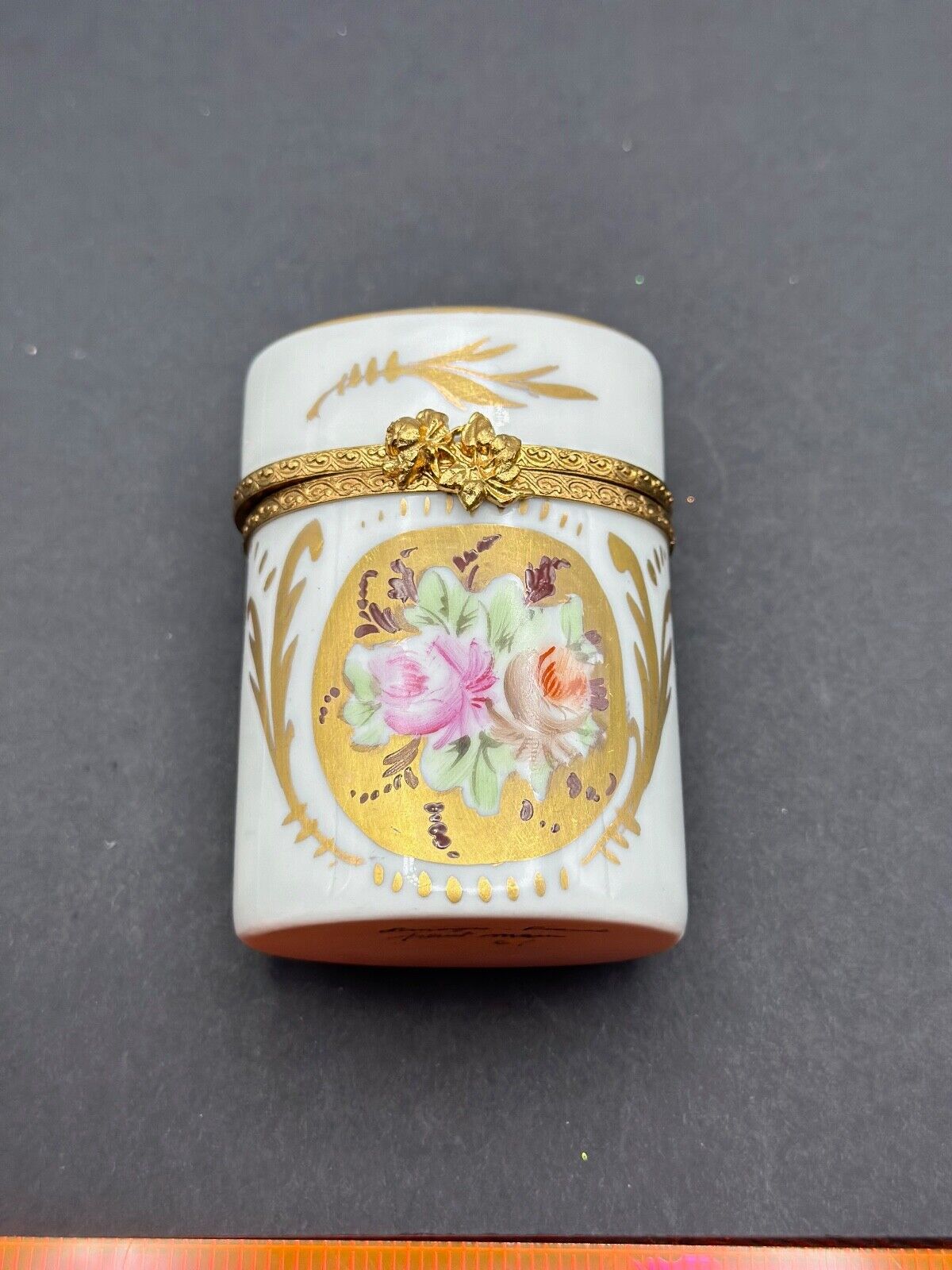 Limoges France FLORAL BOUQUET GOLD Hinged Porcelain Trinket Box Peint Main