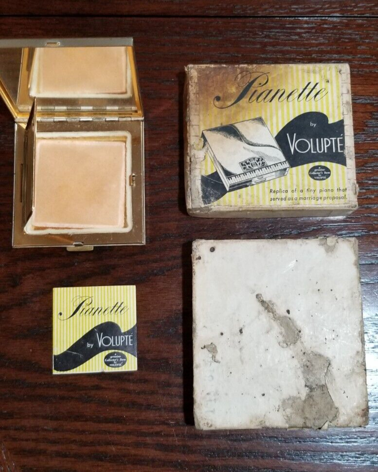 Vintage Volupte Pianette  Make-Up Compact