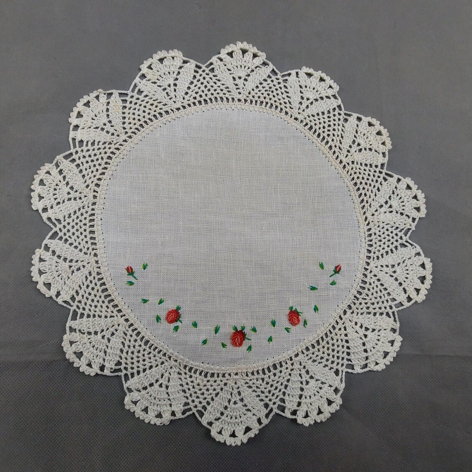 Doily Linen Table Center Vintage Embroidered Lace Handmade 38cm(15\