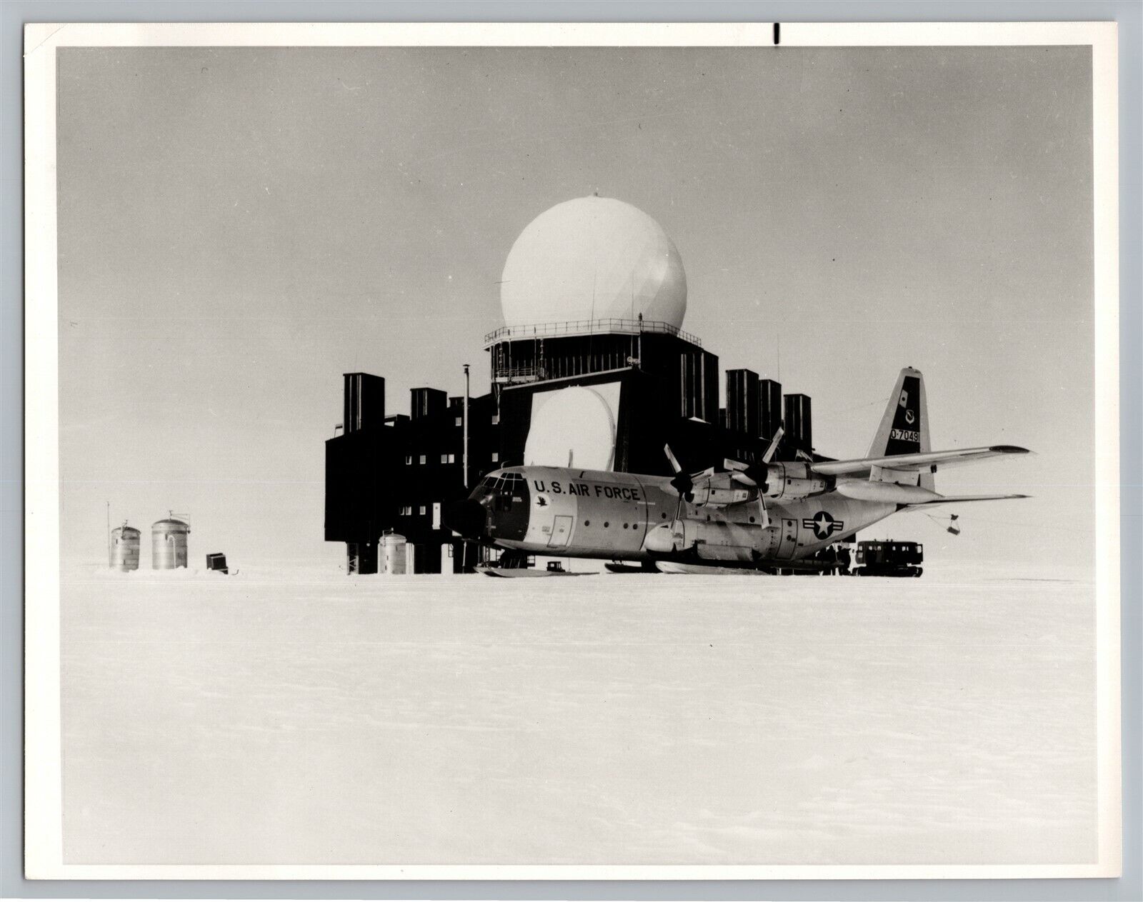 Aviation Lockheed C-130 USAF At South Pole B&W Photo C8