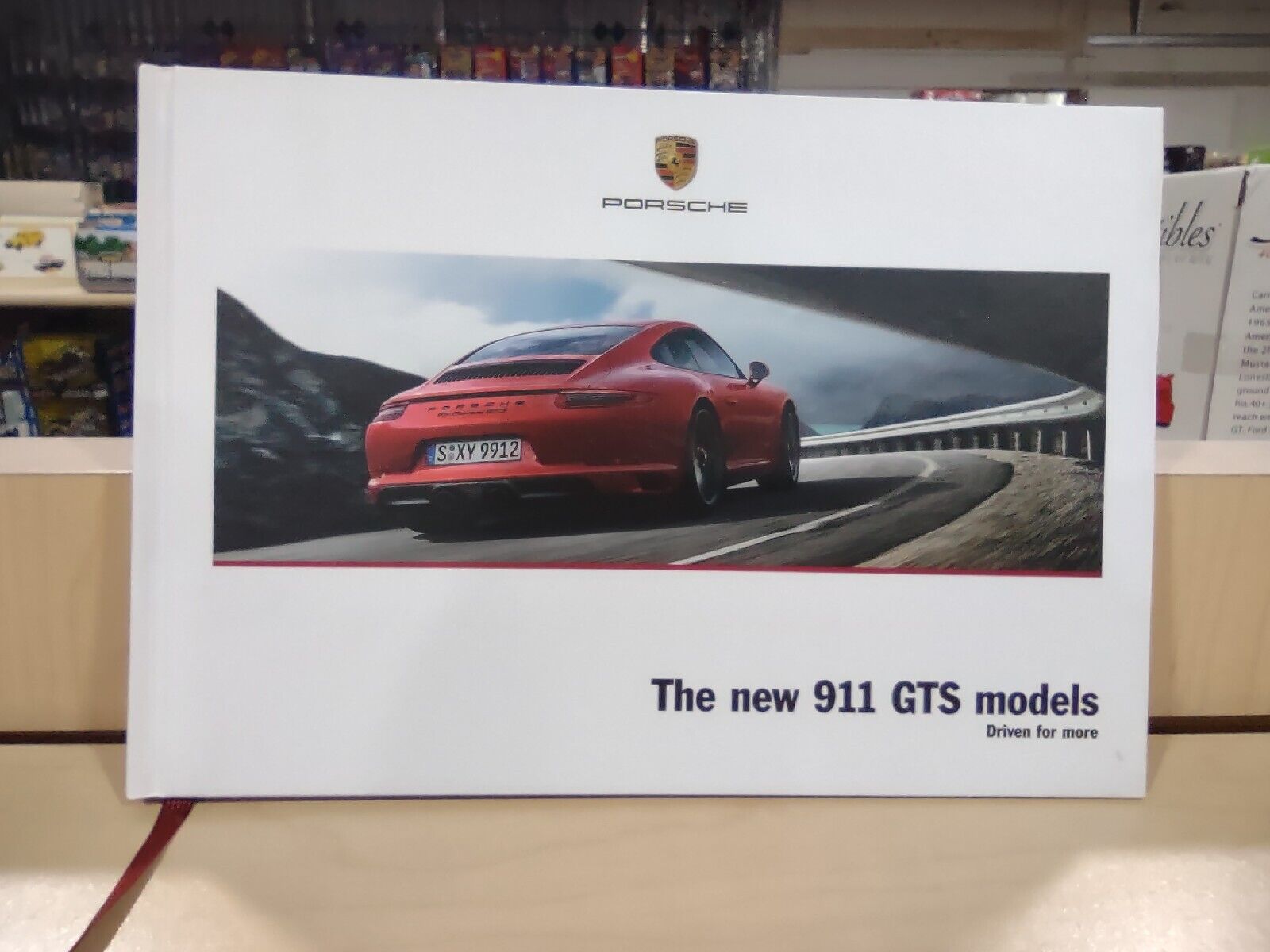 2017 Porsche 911 GTS Hardcover Brochure Prospekt Catalogue Depliant GERMAN (Z1)