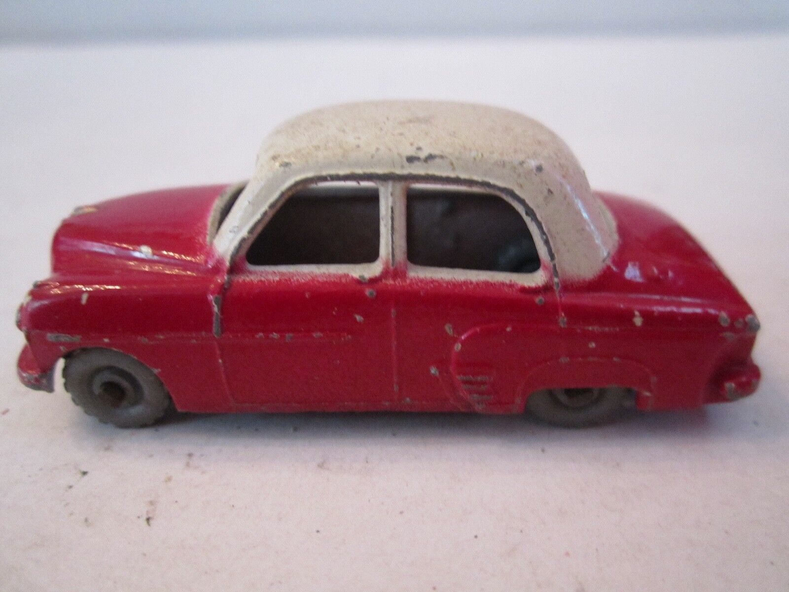 VINTAGE LESNEY RED & WHITE 1940\'S CAR - TUB BBK