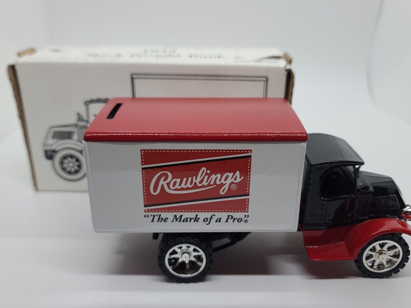 New 1994 Rawlings ERTL Collectible Bank 1935 Mack Freight Truck NOS with Box