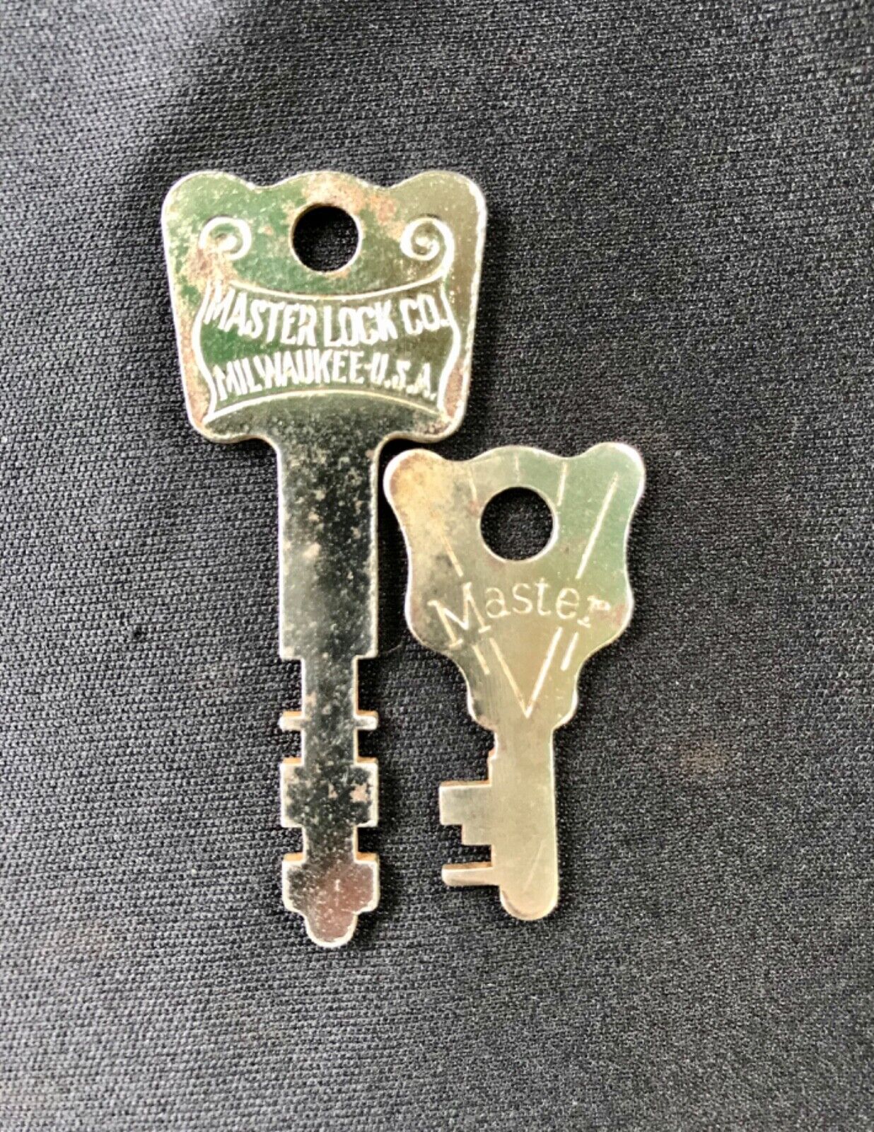 Lot Of 2 Vintage Antique Master Lock Co Keys, Flat Skeleton, Original (Group 1)