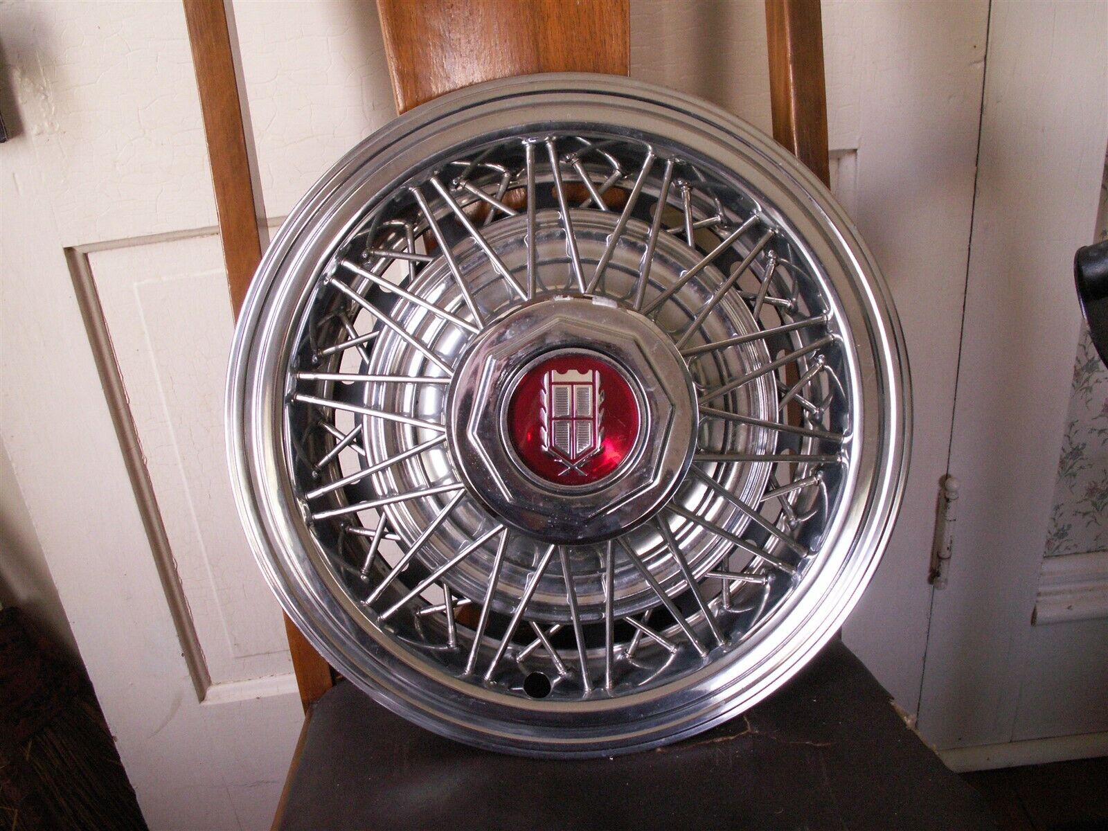 vintage Ford Spinner hubcap / 