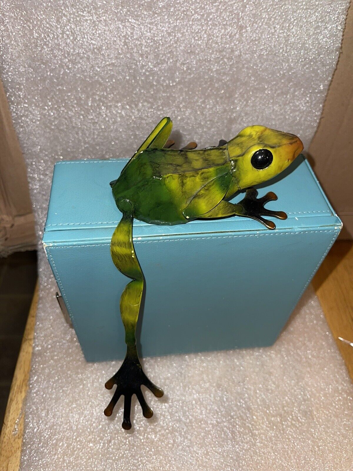 Metal Enamel Painted Huge Shelf Leg Hanging Cut Frog Figurine