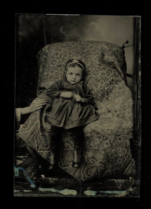 hidden mother / creepy disembodied reaching hand 1800s tintype photo