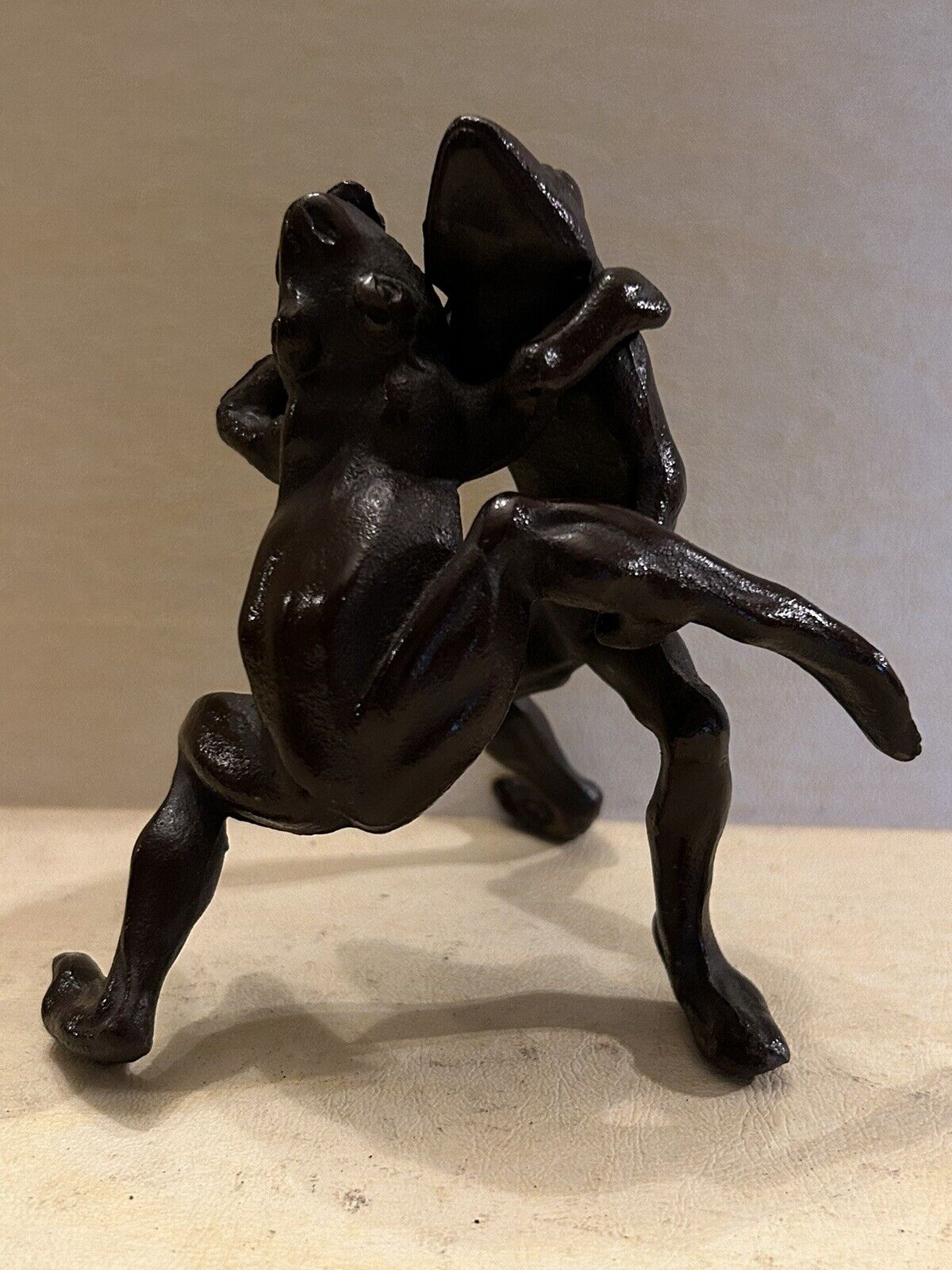 Unique Vintage Wrestling frogs metal statue sculpture          d3
