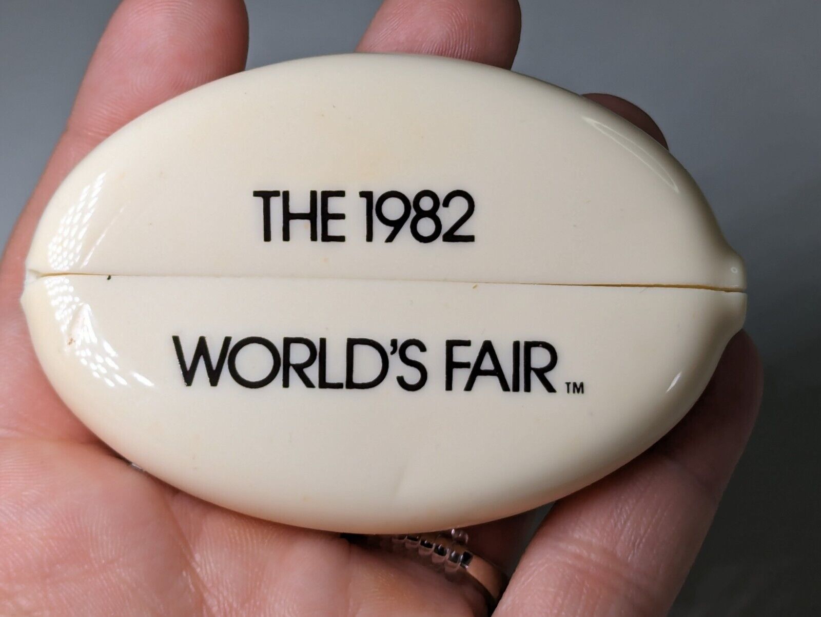 Vintage The 1982 World's Fair Coin Squeeze Wallet Knoxville Tennesse Souvenir 