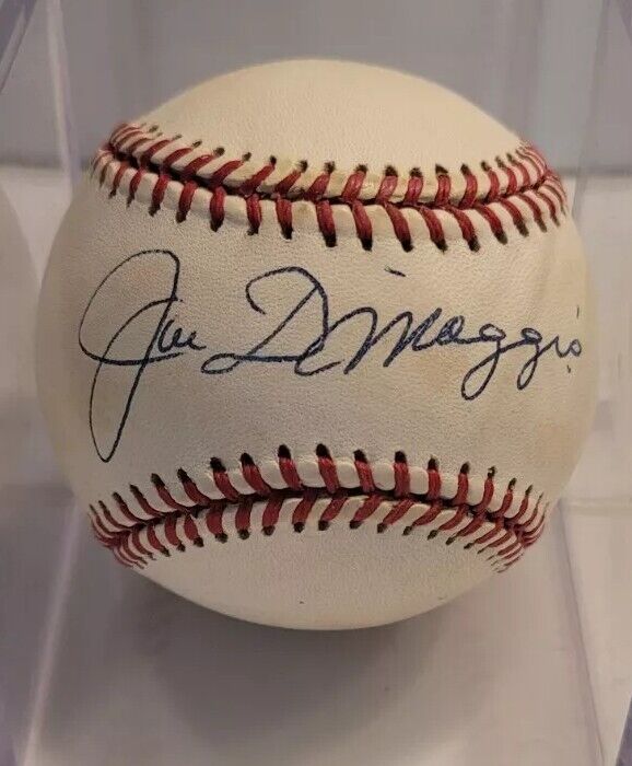 Joe DiMaggio HOF New York Yankees Signed Baseball AUTO 