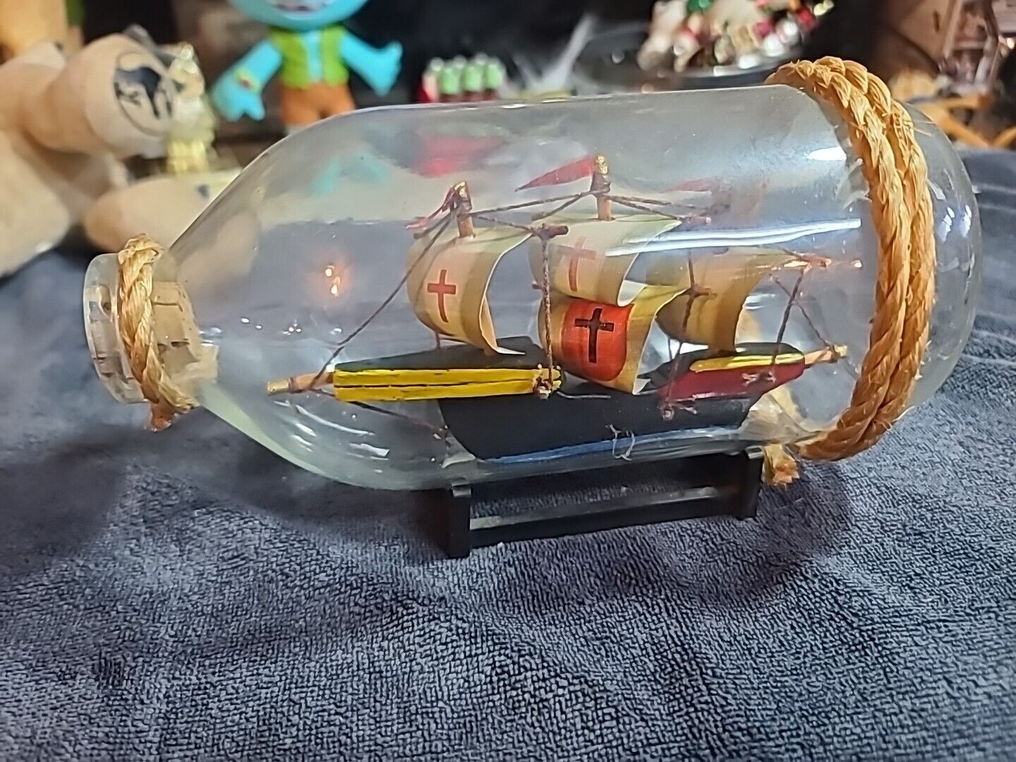 VTG BEAUTIFUL SHIP IN A BOTTLE HAND MADE SAILBOAT NAUTICAL DECOR GLASS DISPLAY 