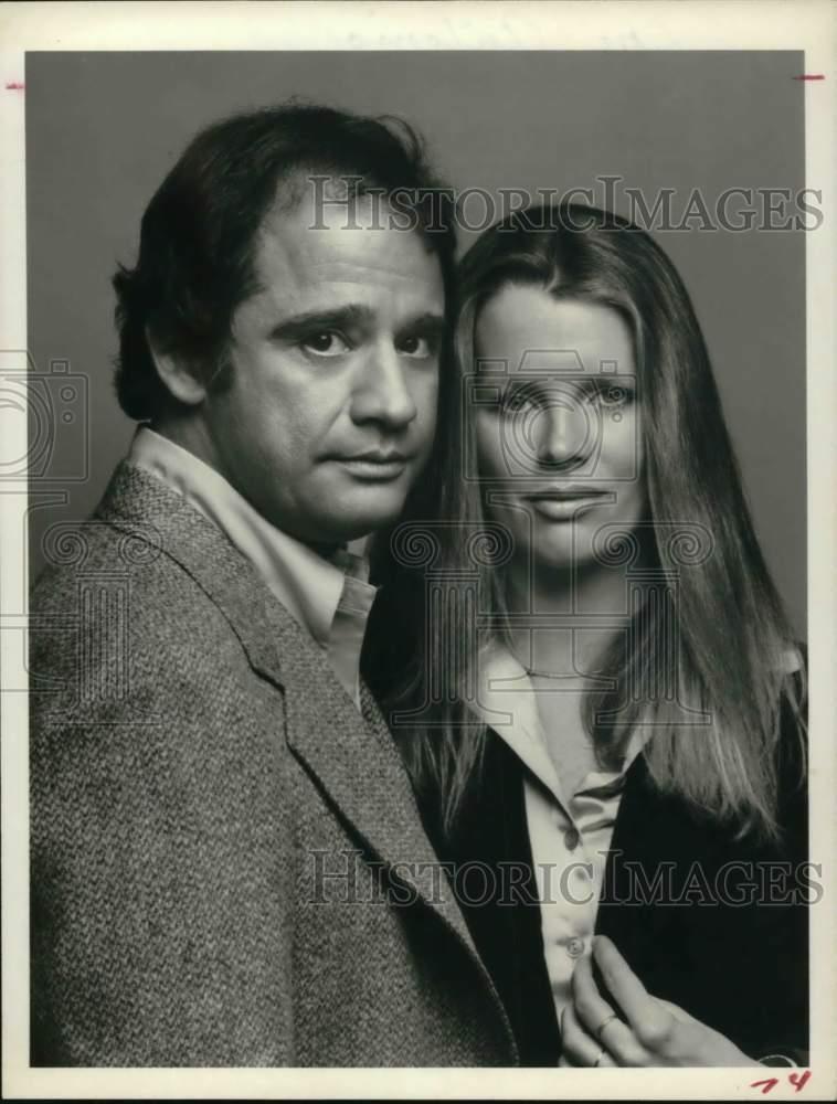 1977 Press Photo Actor Lou Antonio, Kim Basinger on \