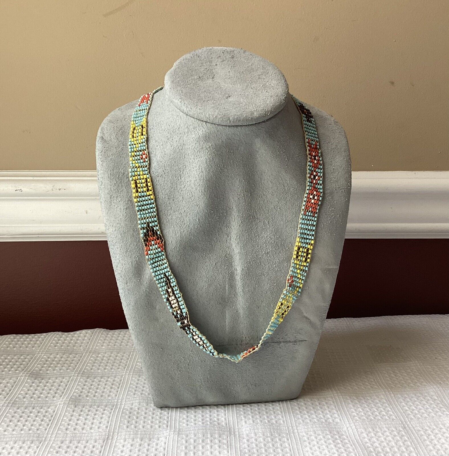 VTG Very Fine Native American Beaded Necklace, Very Light (0.6 ounce/15 grams)