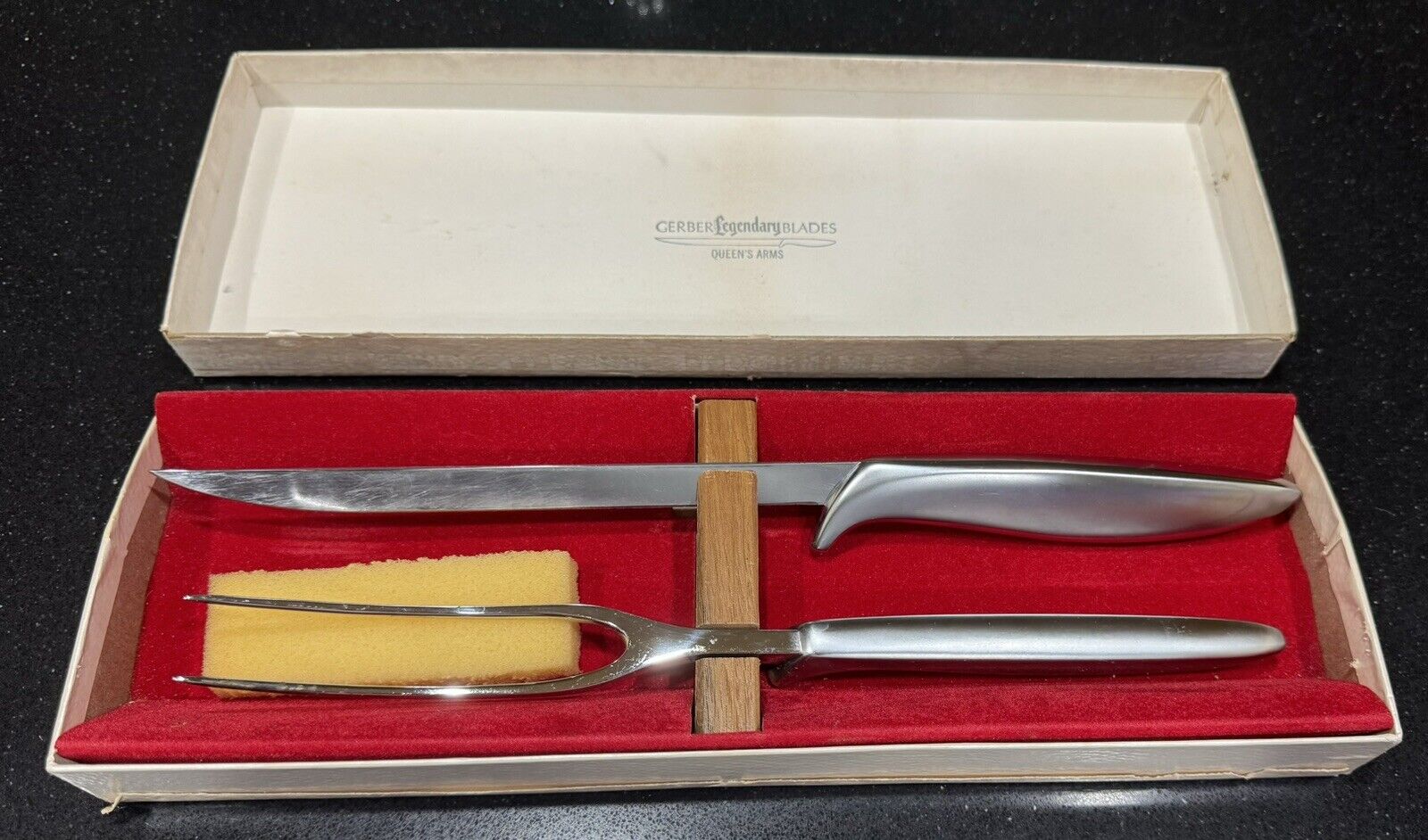 Gerber Knife Fork Vintage Legendary Blades 2 Piece Carving Set Queen’s Arms