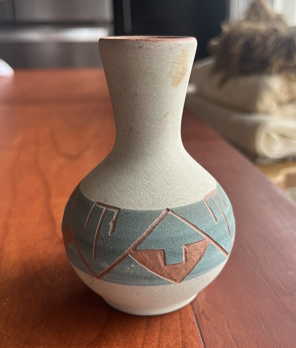 Vintage Pawnee Native American Art Pottery Ceramic Vessel 4” Vase Painted