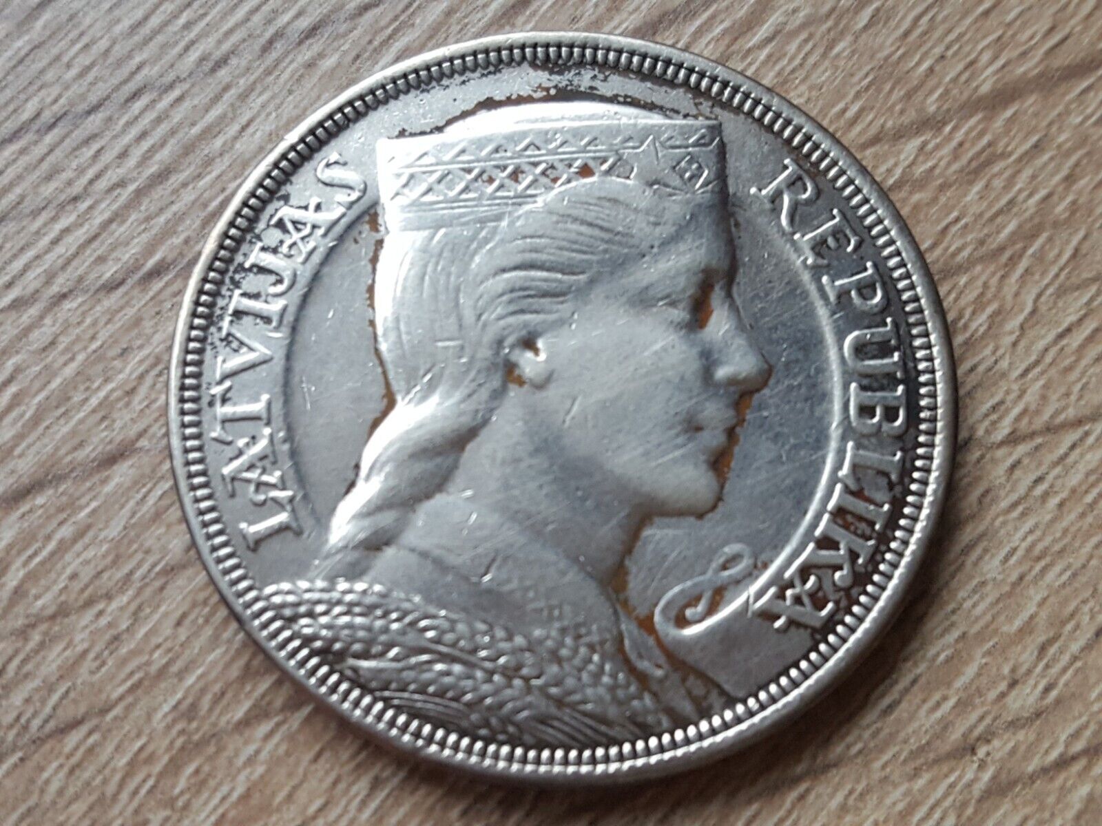 1931 Latvia .835 silver coin 5 lati,