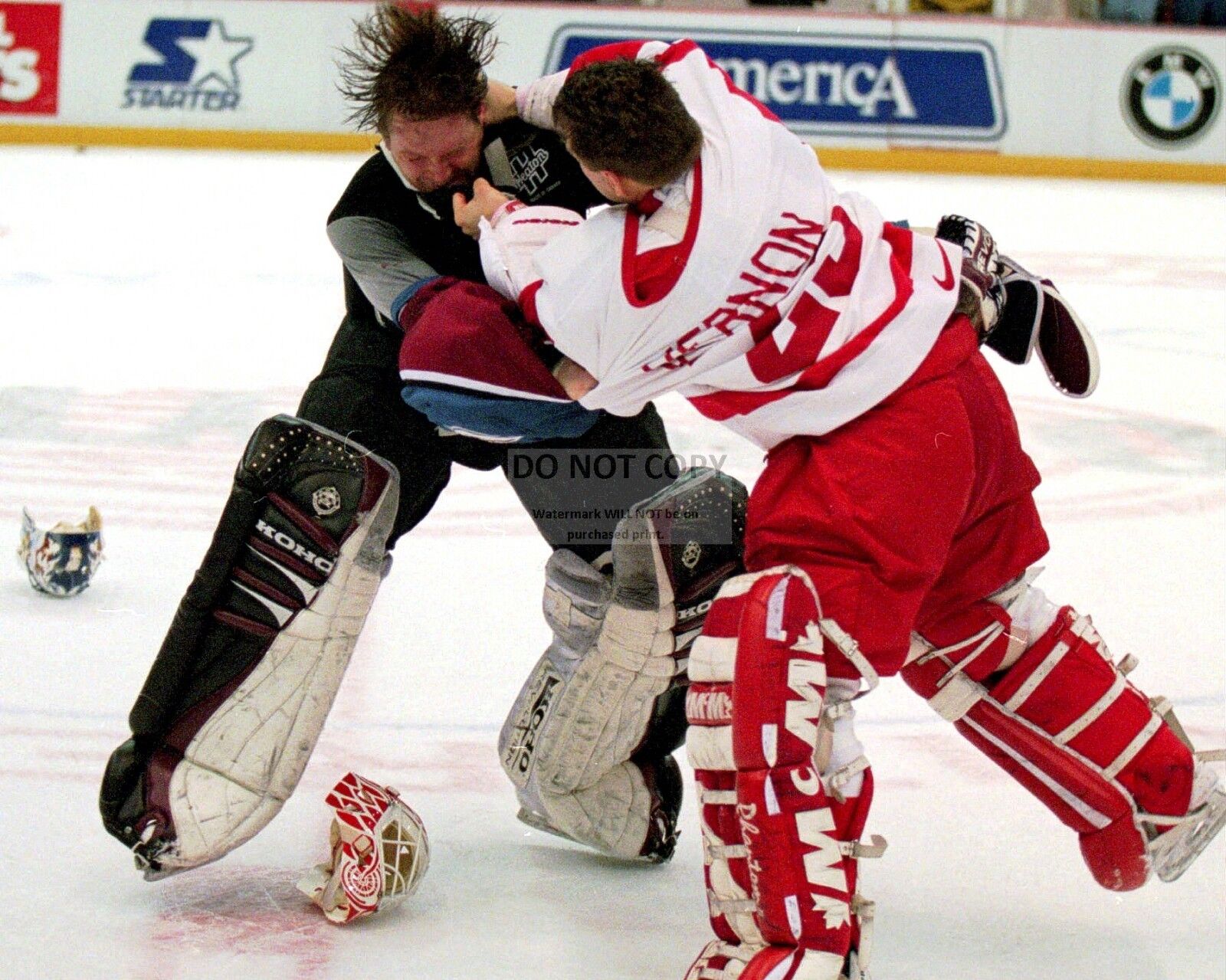 PATRICK ROY MIKE VERNON HOCKEY FIGHT CANADIENS FLAMES - 8X10 NHL PHOTO (FB-441)