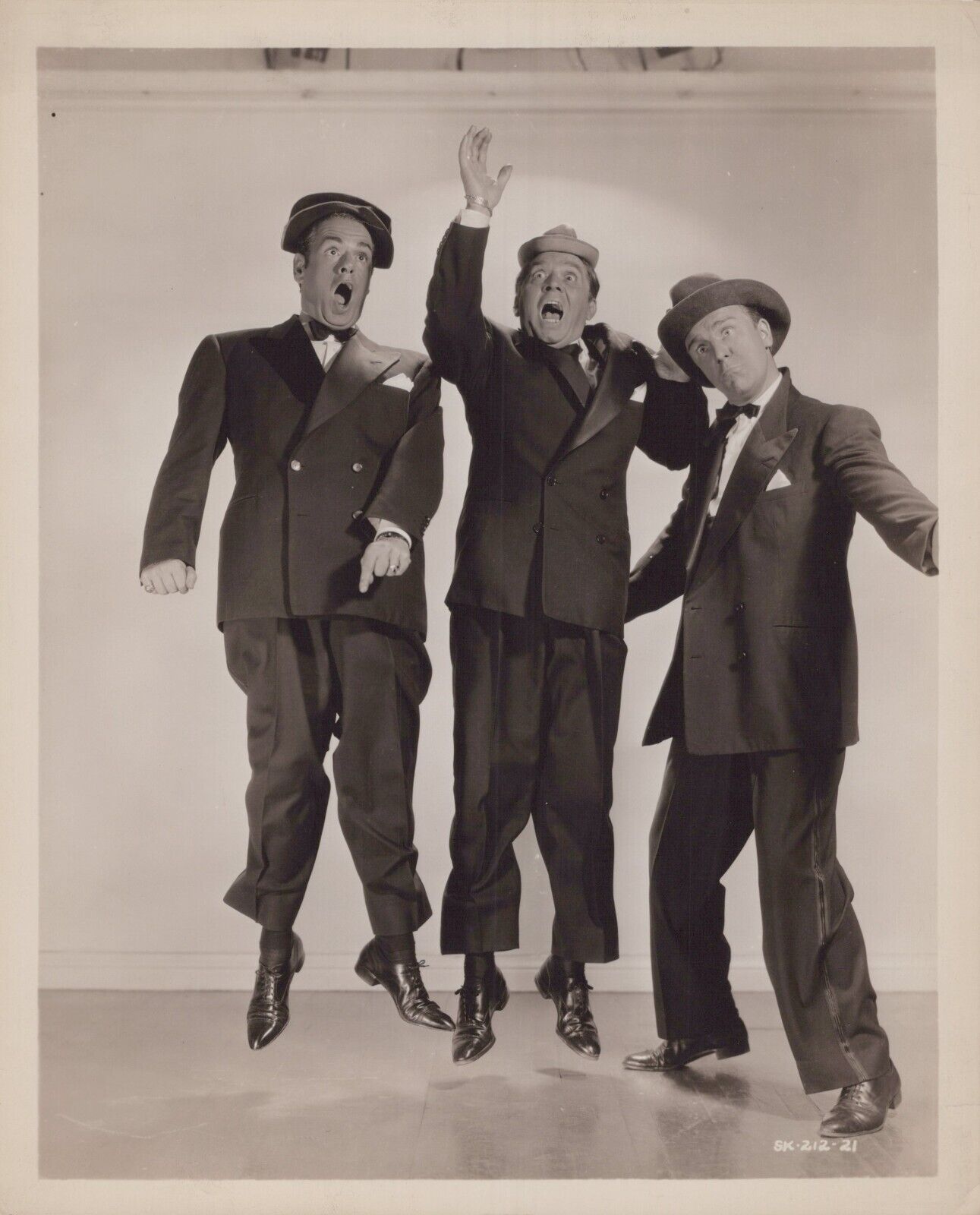 Sydney Chatton + Eddie Bartell + Jimmy Hollywood (1943) ❤ Vintage Photo K 367
