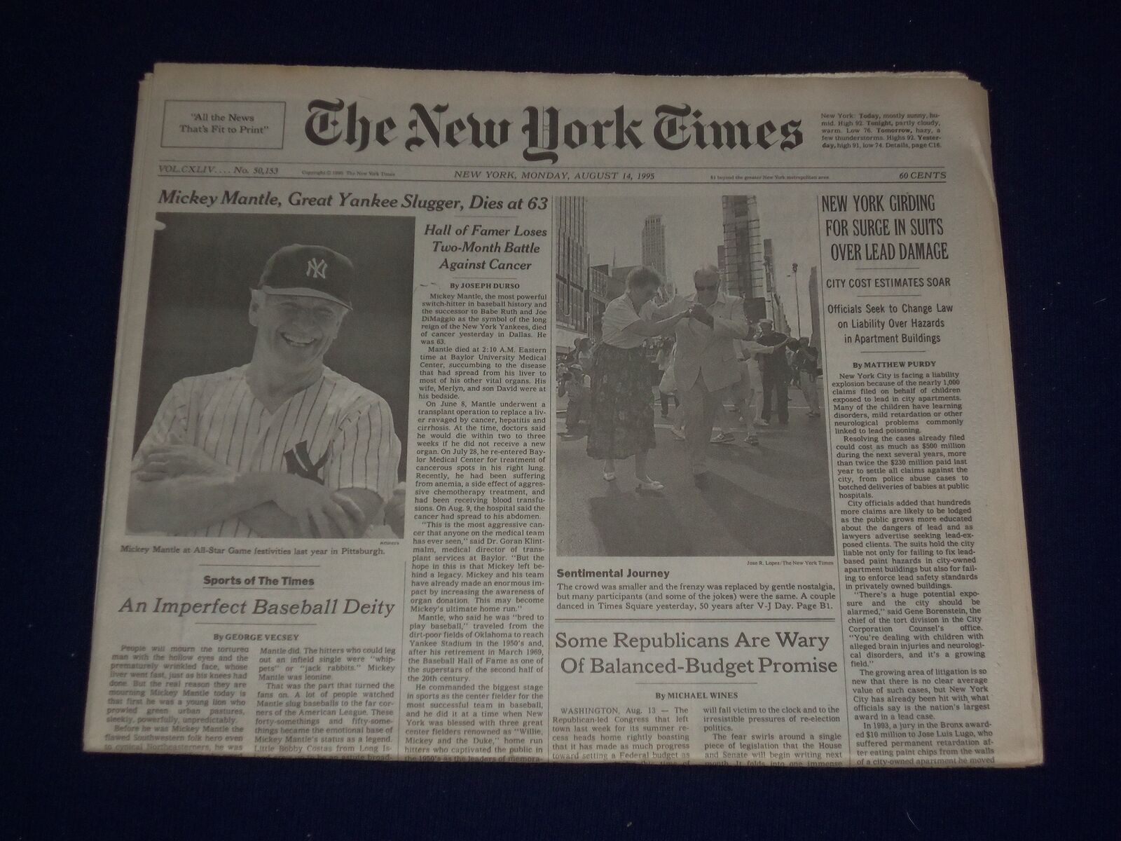 1995 AUG 14 THE NEW YORK TIMES-MICKEY MANTLE DIED- LOSES CANCER BATTLE - NP 3019