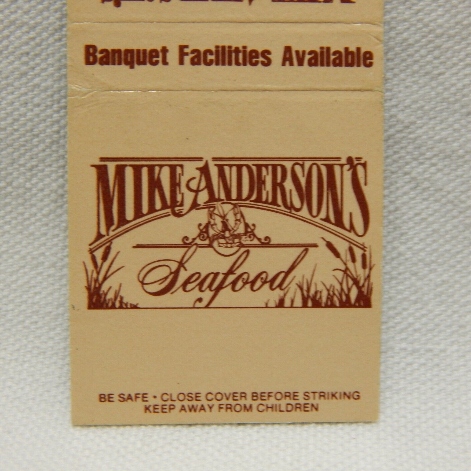 MIKE ANDERSON\'S SEAFOOD RESTAURANT, LA., REAR STRIKE MATCHBOOK