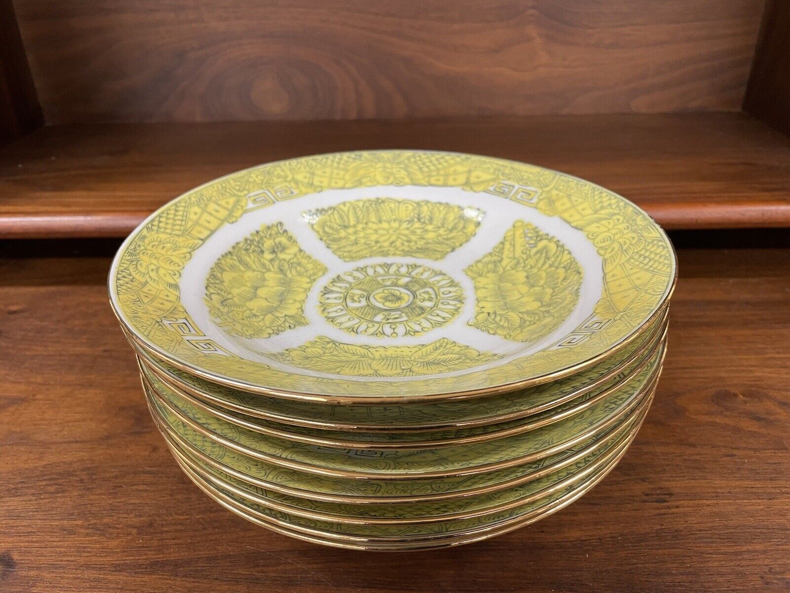 Set of (8) Vintage Chinese Export Yellow Fitzhugh Pattern Shallow Bowls