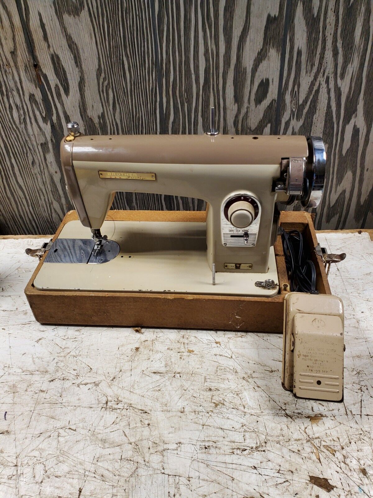 Vintage Brother Prestige Sewing Machine 161 W/ Travel Case Tested Works (c42)