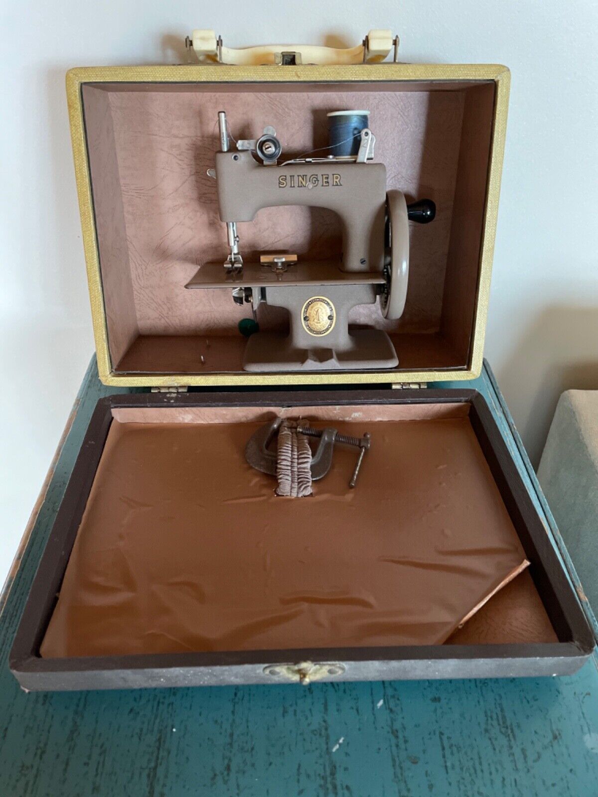 VTG Singer Children's Hand Crank Sewing Machine with Case Sew Handy Model 20