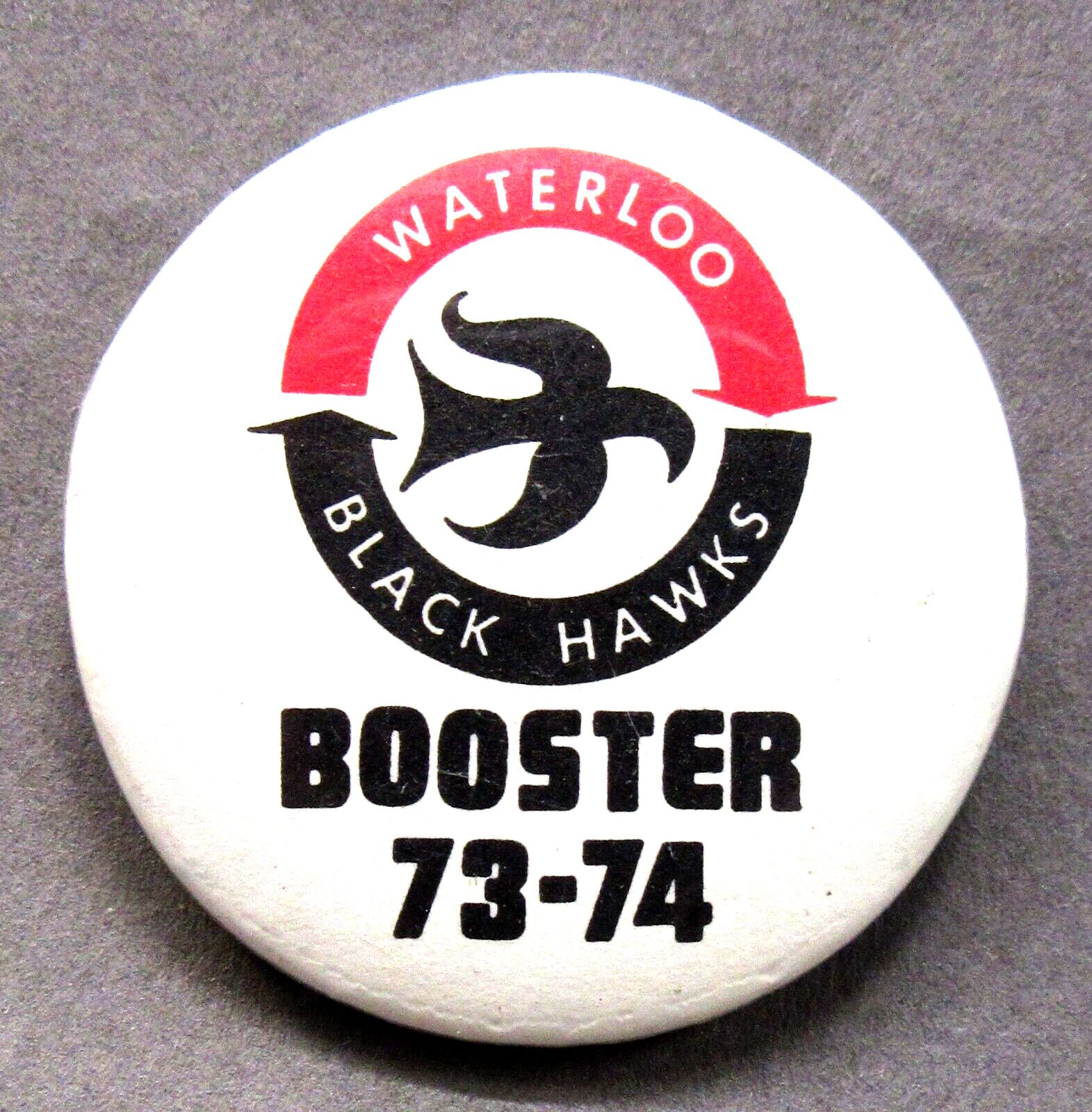 WATERLOO BLACK HAWKS 1973-74 BOOSTERS USHL Hockey 1.75\