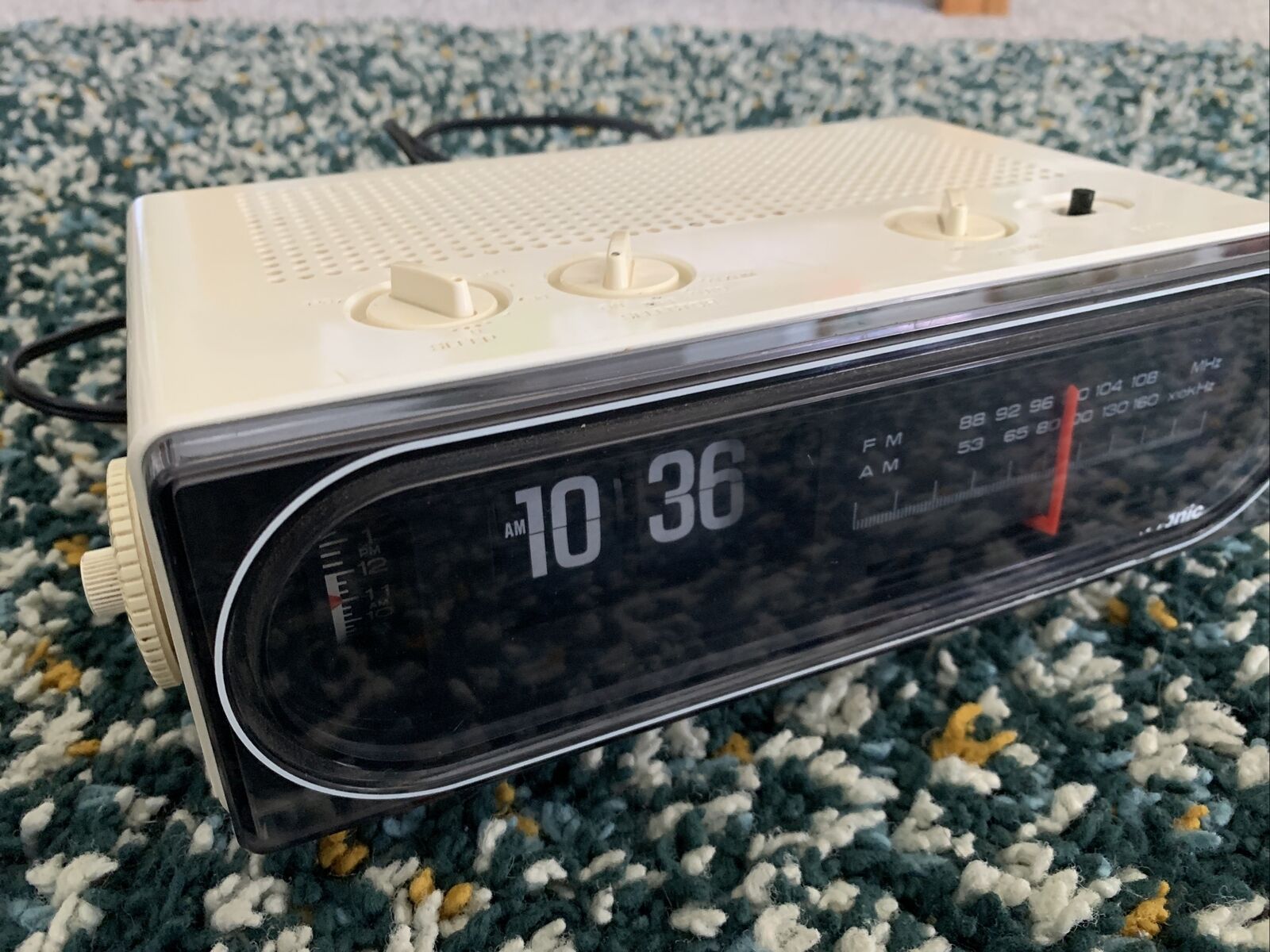 Vtg PANASONIC Flip Clock Radio RC 6010 - Clock Works, Radio Doesnt Groundhog Day