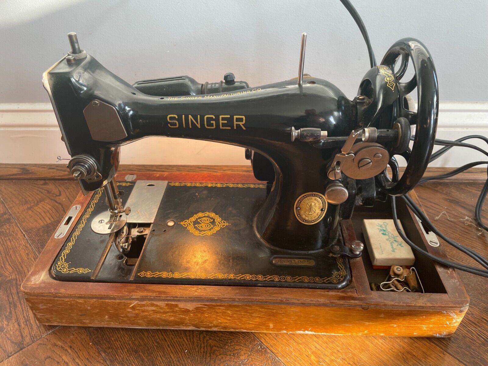 Antique Singer Portable Sewing Machine Model 128 JC683825 1930\'s-50\'s? TESTED