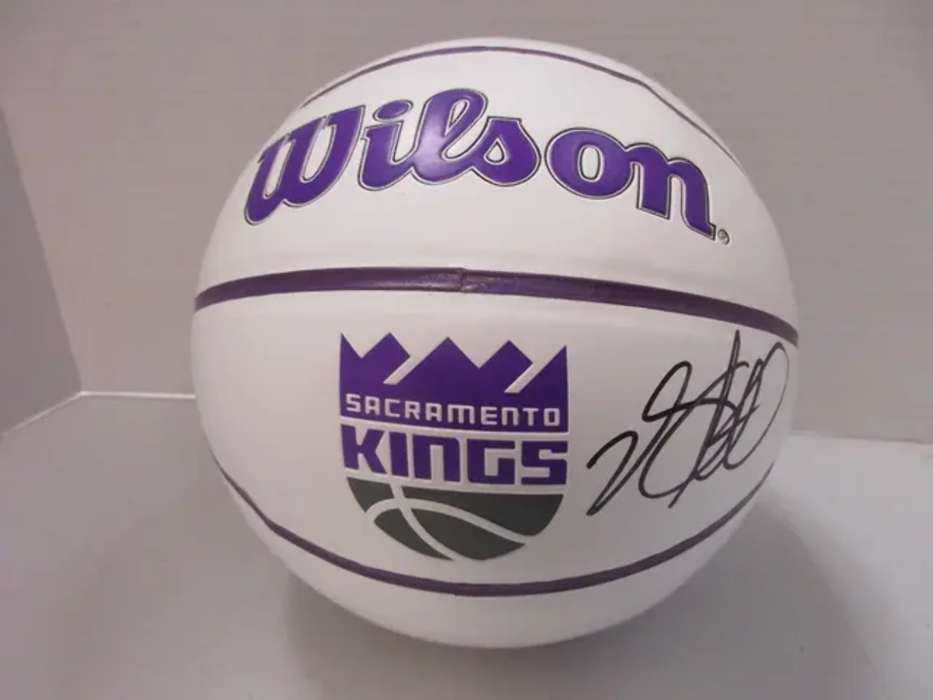De'Aaron Fox of the Sacramento Kings signed autographed mini basketball PAAS COA