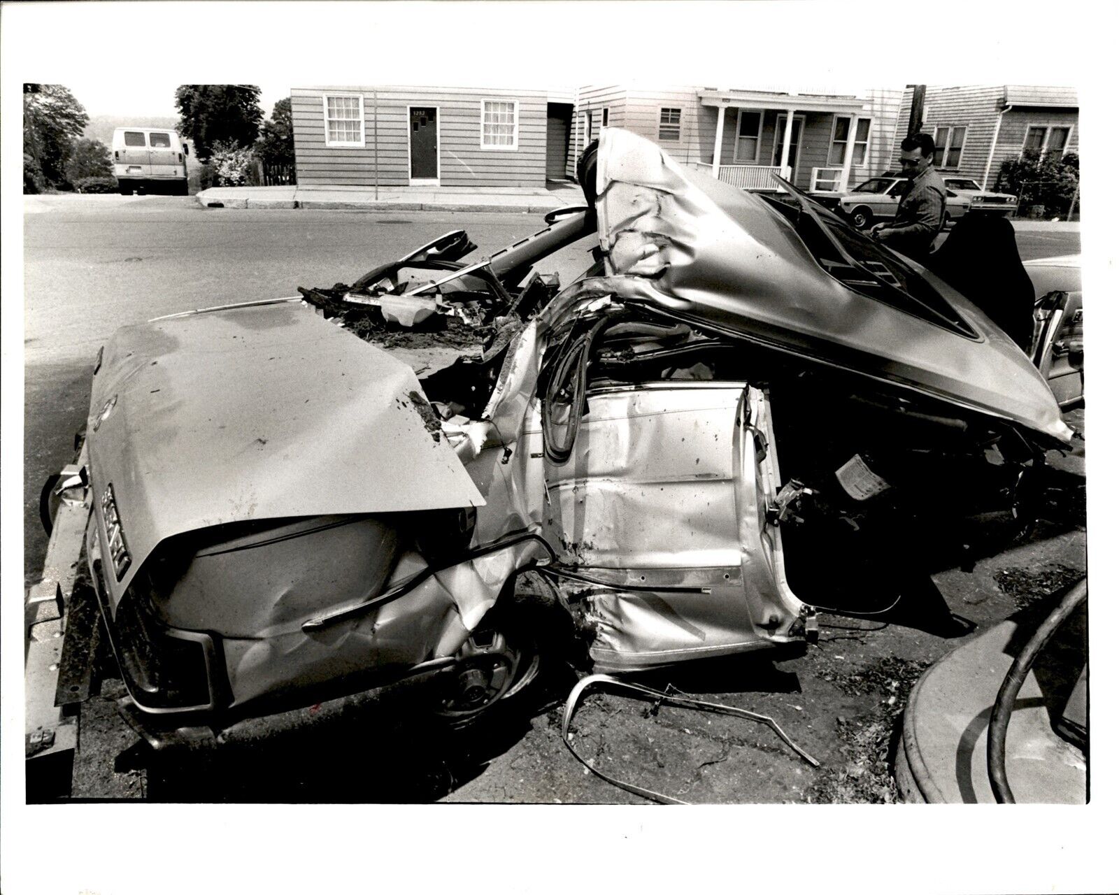 LD359 1986 Original Bill Belknap Photo FATAL FALL RIVER CAR CRASH WRECKAGE SITE