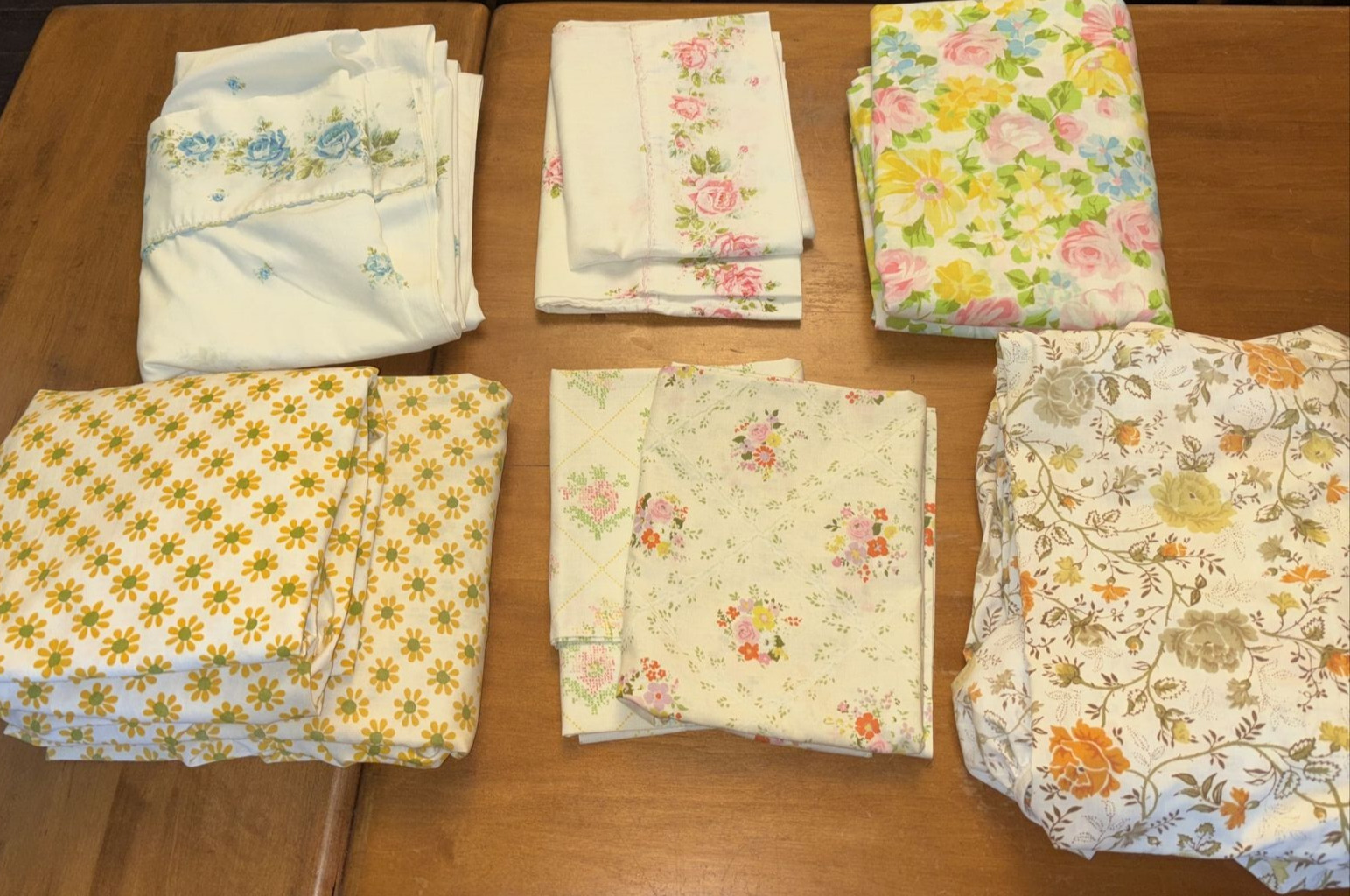 Vintage Lot of  Sheets pillowcases Flat and Floral 1970\'s projects crafts 7lbs