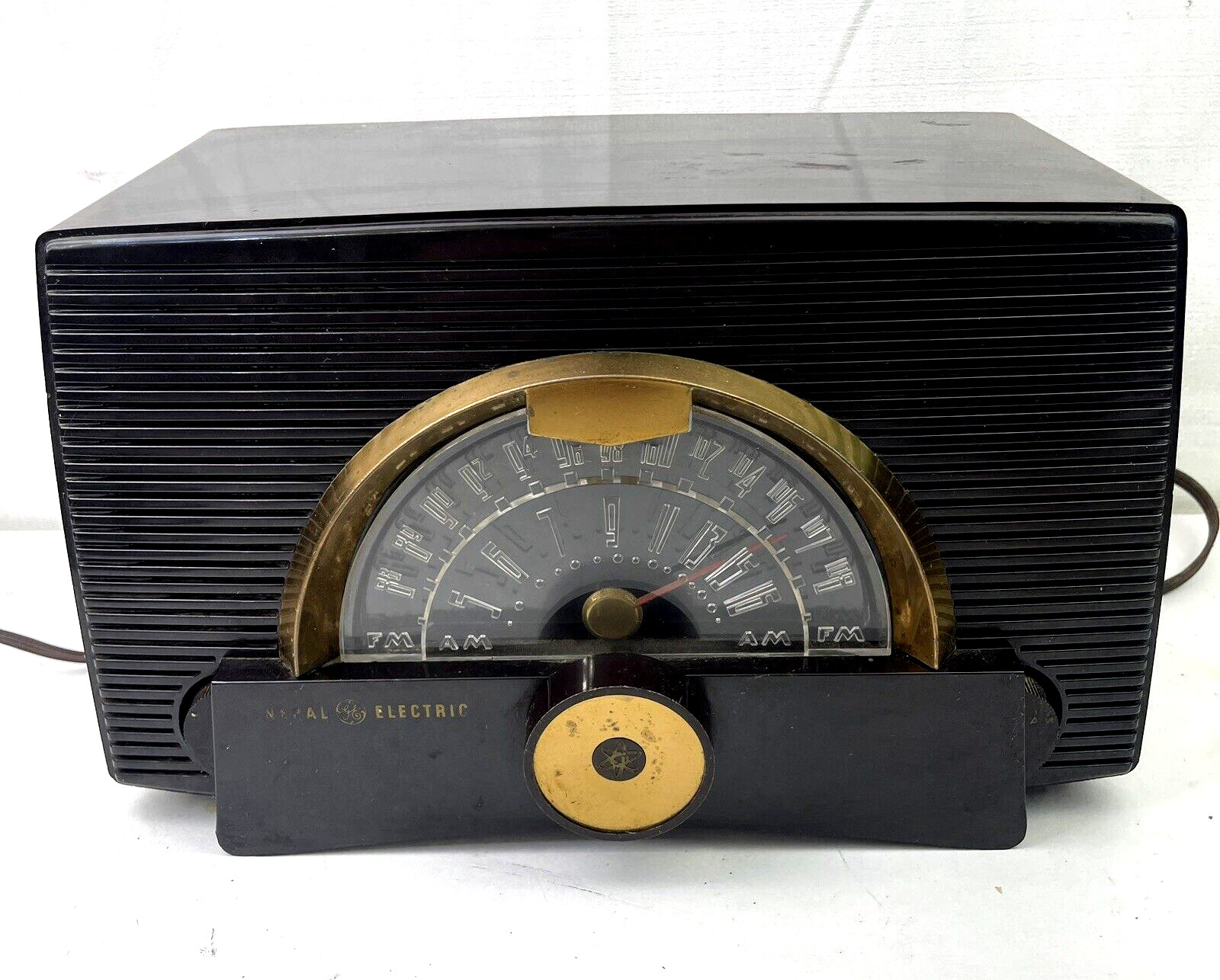1950 General Electric Model 408 7 Tube FM UHF Broadcast Radio Bakelite Brown USA