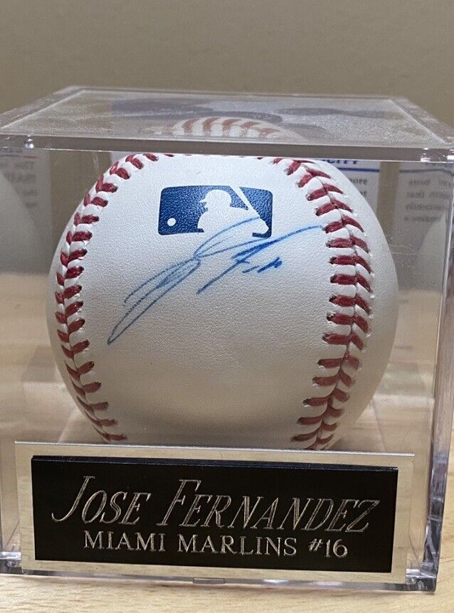PSA/DNA Certified Jose fernandez signed basebal  Psa#AG54196