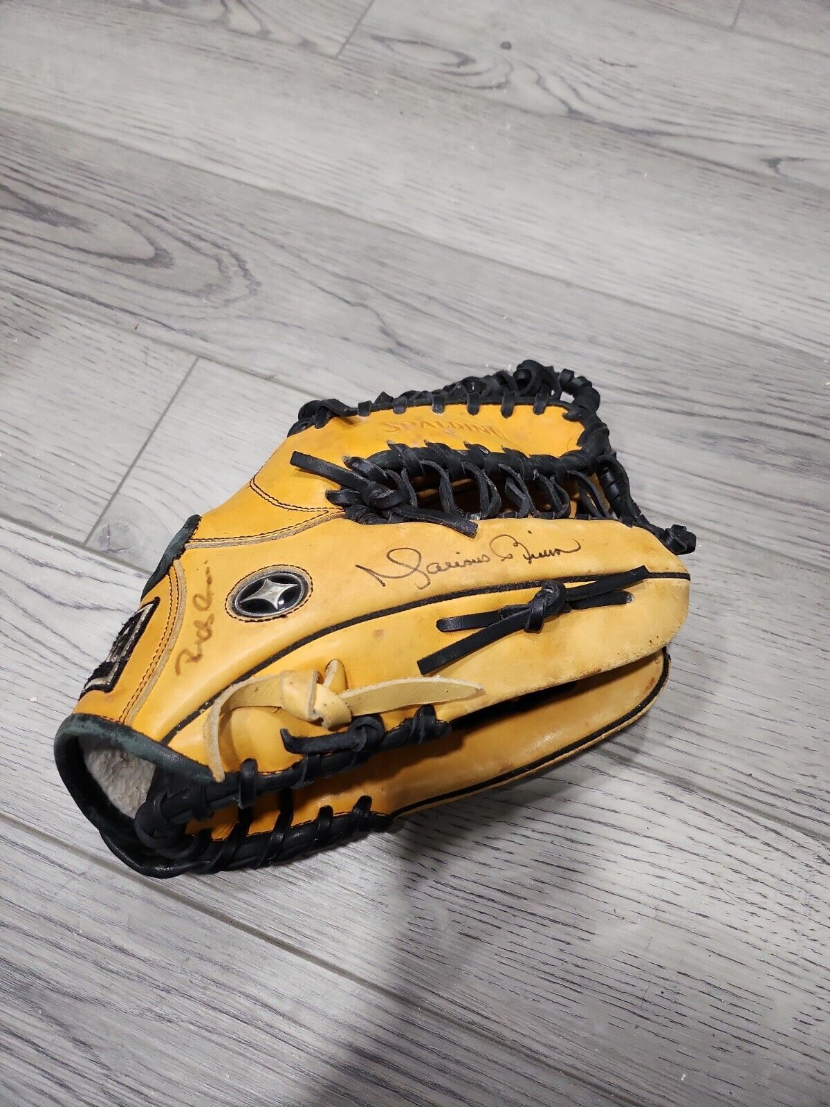 Autographed Baseball Glove No COA Mariano Rivera Alex Rodriguez Brian Cashman