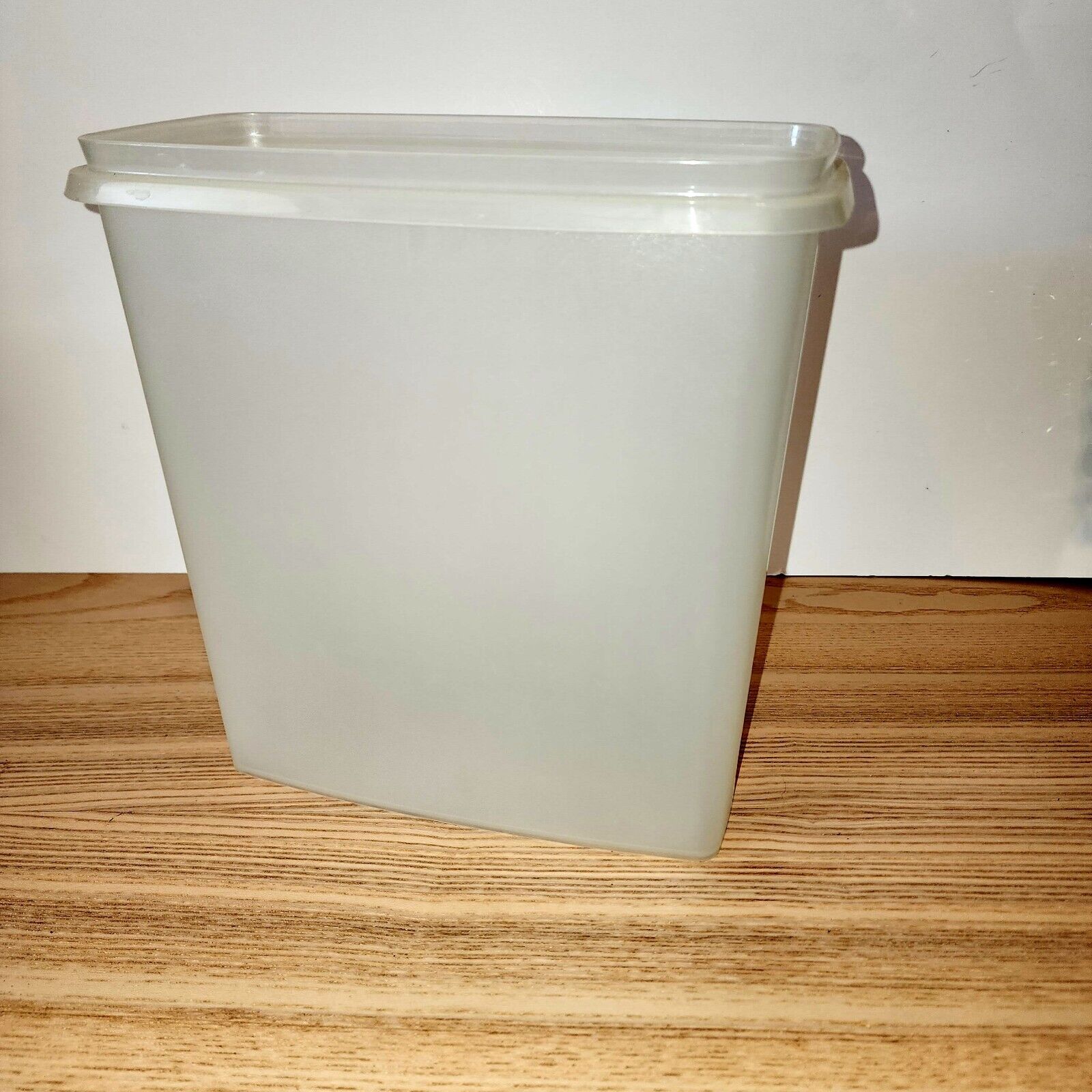 Tupperware Cereal Keeper 1588-1 No Lid Replacement Container Only