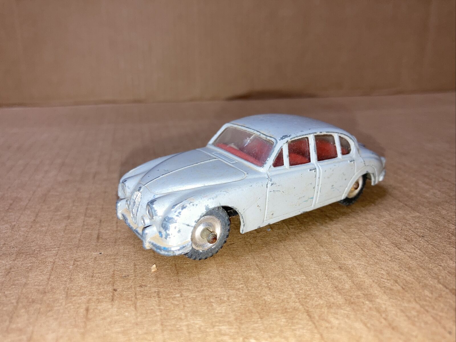 Jag Vintage Gray Dinky Toys 195 Jaguar Car 3-4 Litre Made in England  1/43 scale