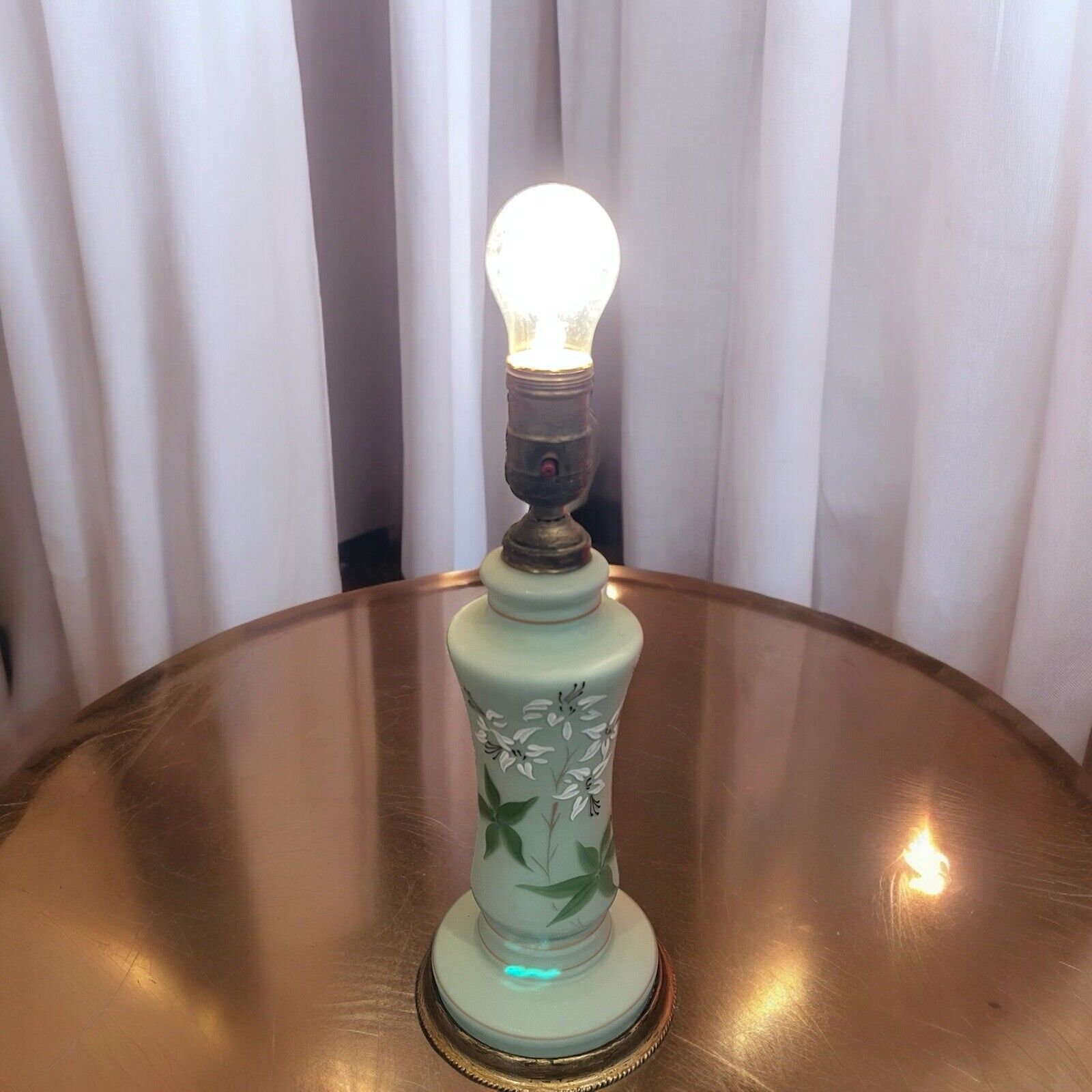 Jadeite? Green, Gold, White Flower IVY Electric Lamp Handpainted Estate Works