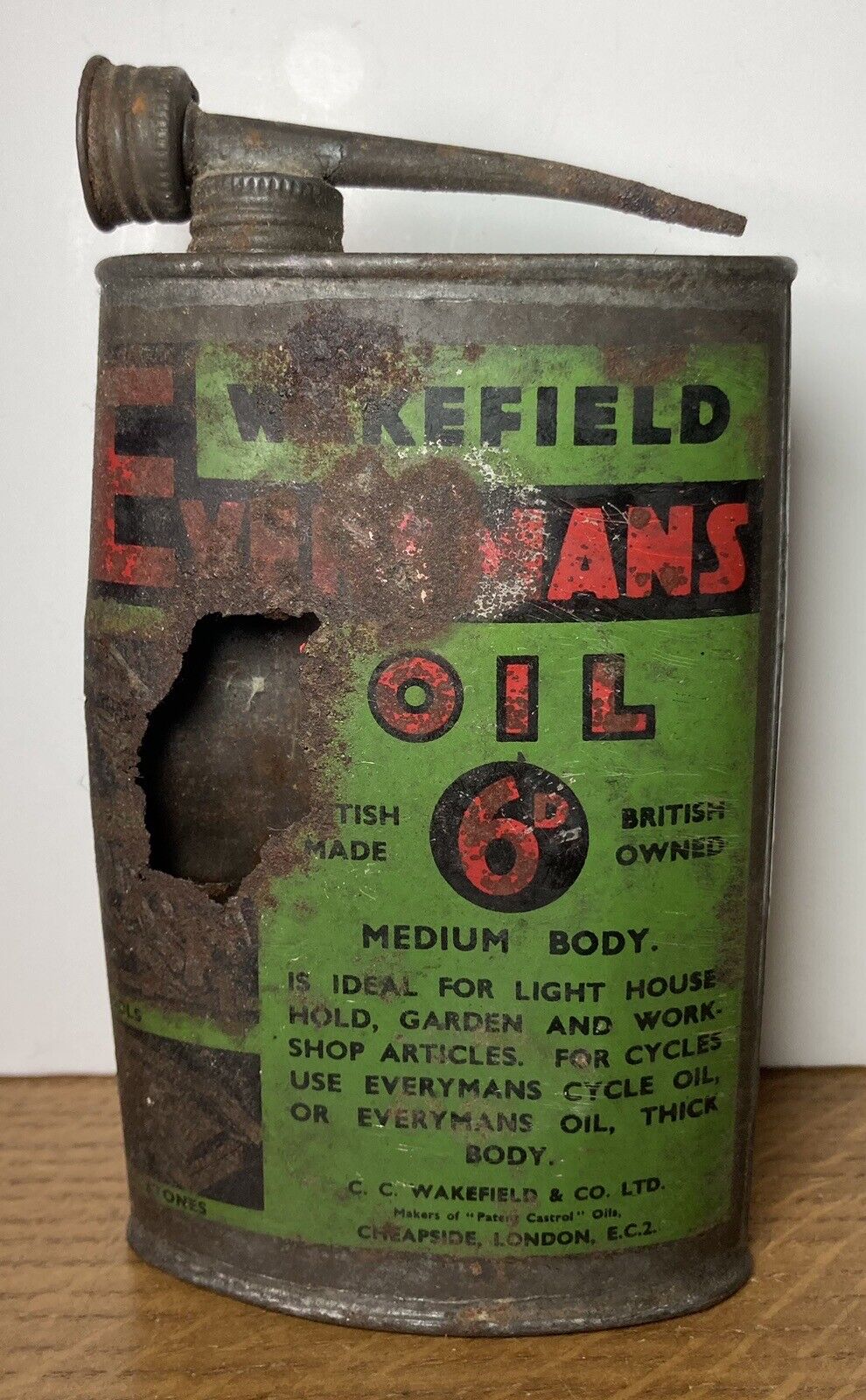 Vintage Wakefield Everyman oil tin for display Inc cap/spout Packaging