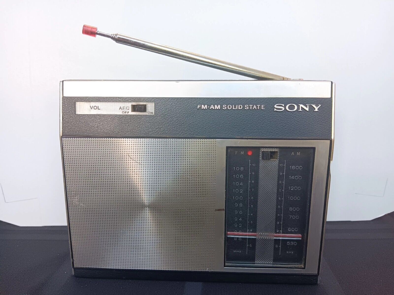 Sony 6F-19WD Solid State AM/FM Radio For Parts/Not Working 