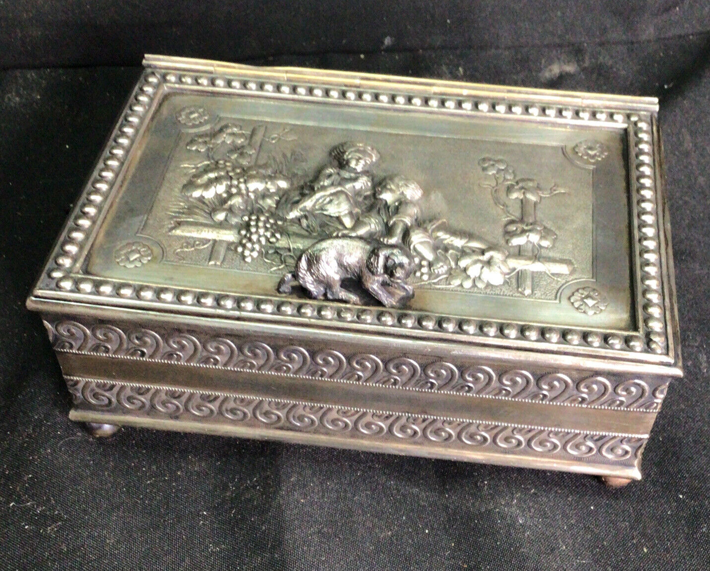 Super  james tufts cherubs dog figural Victorian Jewelry Casket Box silverplate