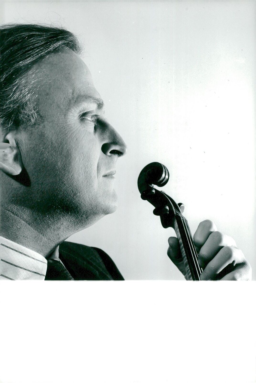 Violinist Yehudi Menuhin - Vintage Photograph 718500