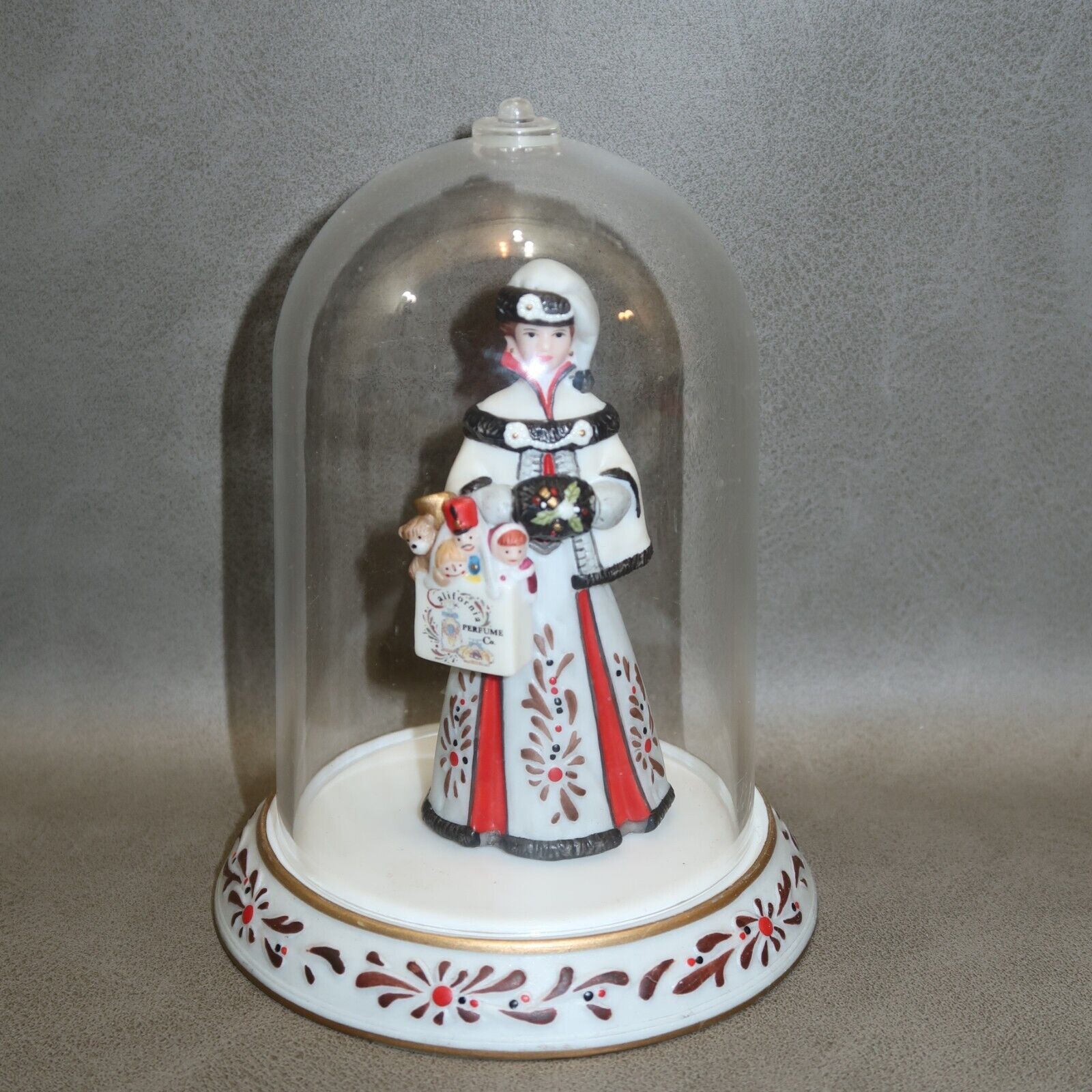 Avon 1999 Mrs. Albee Presidents Club Award Figurine Miniature in Glass Dome