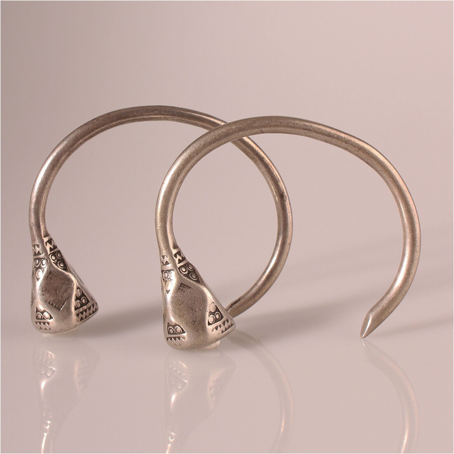 12952 Old Tuareg Earring Silver Solid Agadez Niger