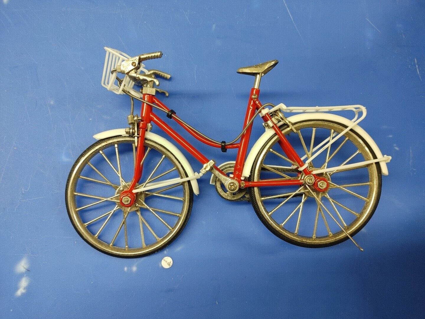 Mytek Vintage Die-Cast Red Racer Speed Bike Model Bicycle 1:10 Scale