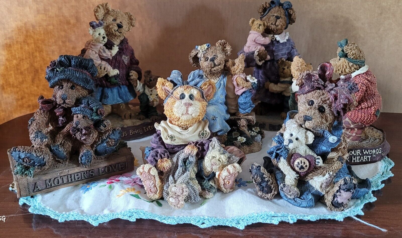 Boyds Bear Resin Lot: 7 Figurines telling of A MOTHER\'S LOVE