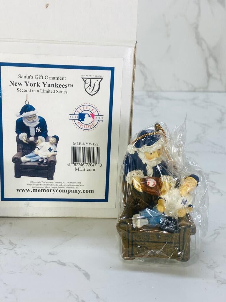 NY YANKEES MLB Genuine Merchandise Baseball Christmas Santas Gift Figurine NIB