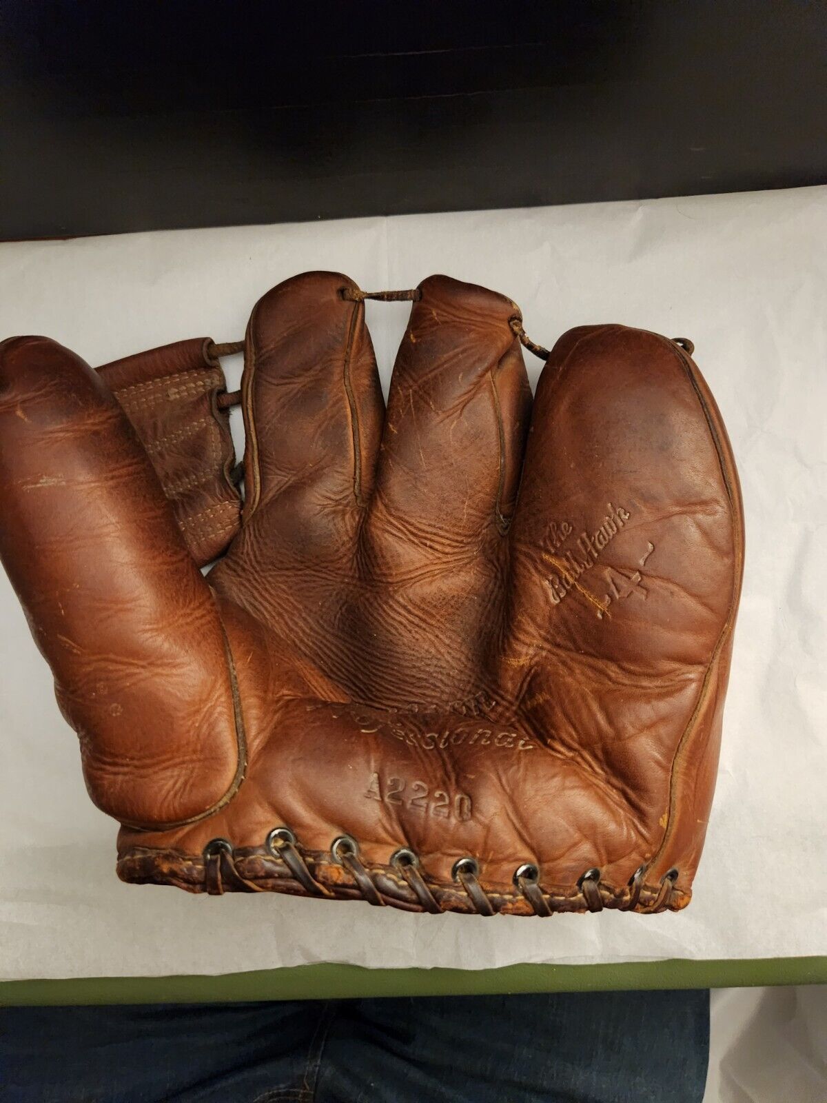 Vintage Wilson Professional - The Ball Hawk 4 - (A2220) Baseball Glove RHT 