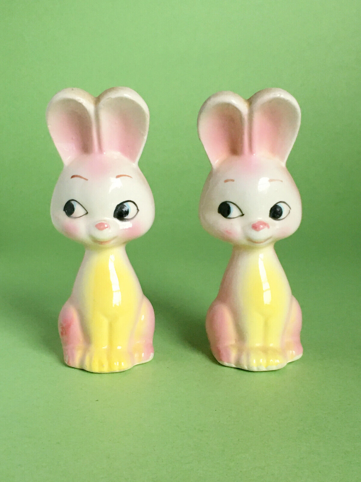 Vintage HARD TO FIND Pink Bunny Rabbits Salt and Pepper Shakers Japan